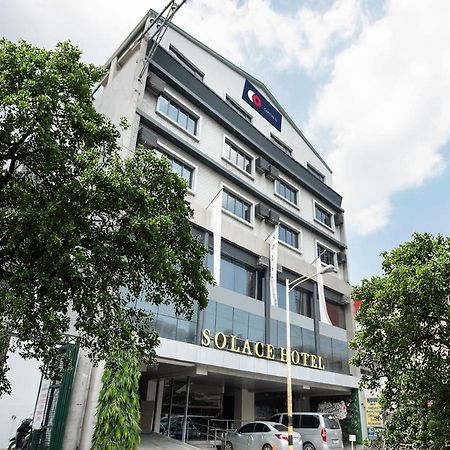 Solace Hotel Makati City Exterior photo