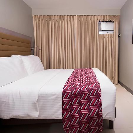 Solace Hotel Makati City Exterior photo