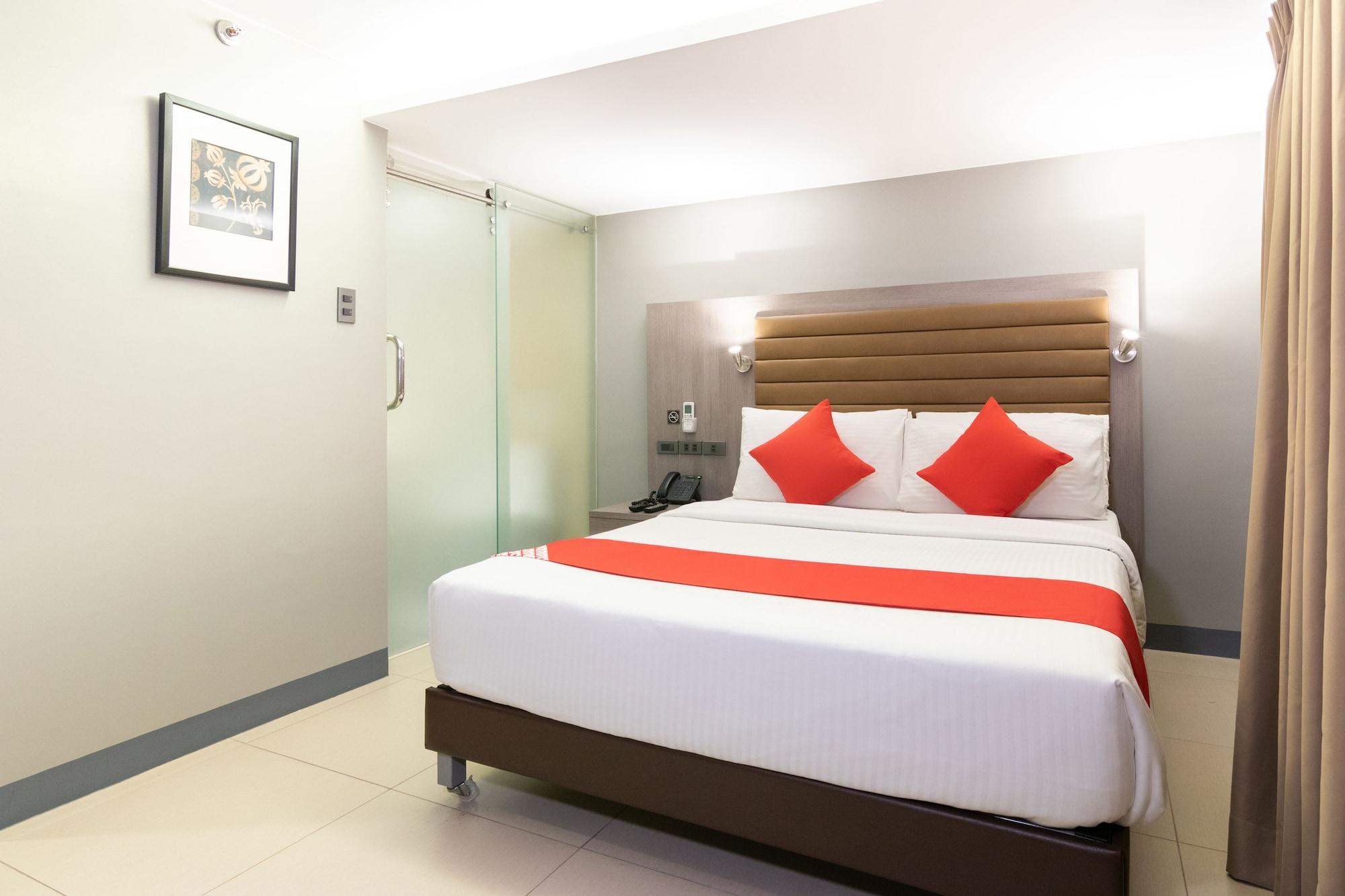 Solace Hotel Makati City Exterior photo