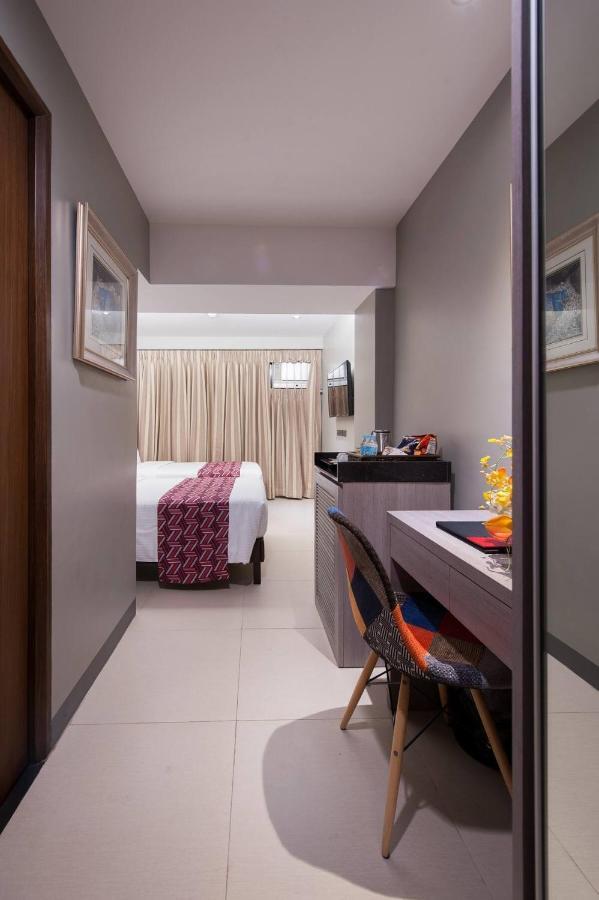Solace Hotel Makati City Exterior photo