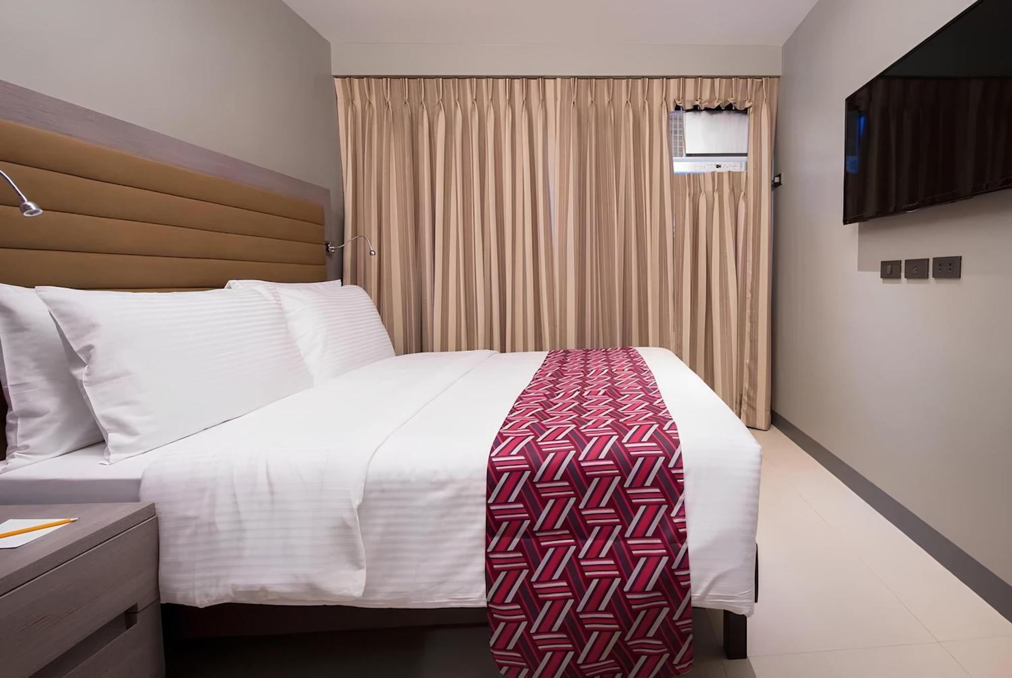 Solace Hotel Makati City Exterior photo