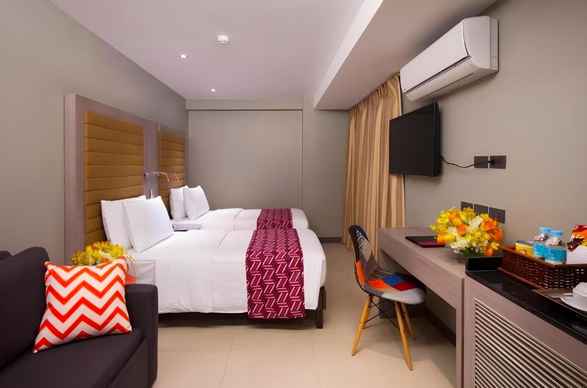 Solace Hotel Makati City Exterior photo