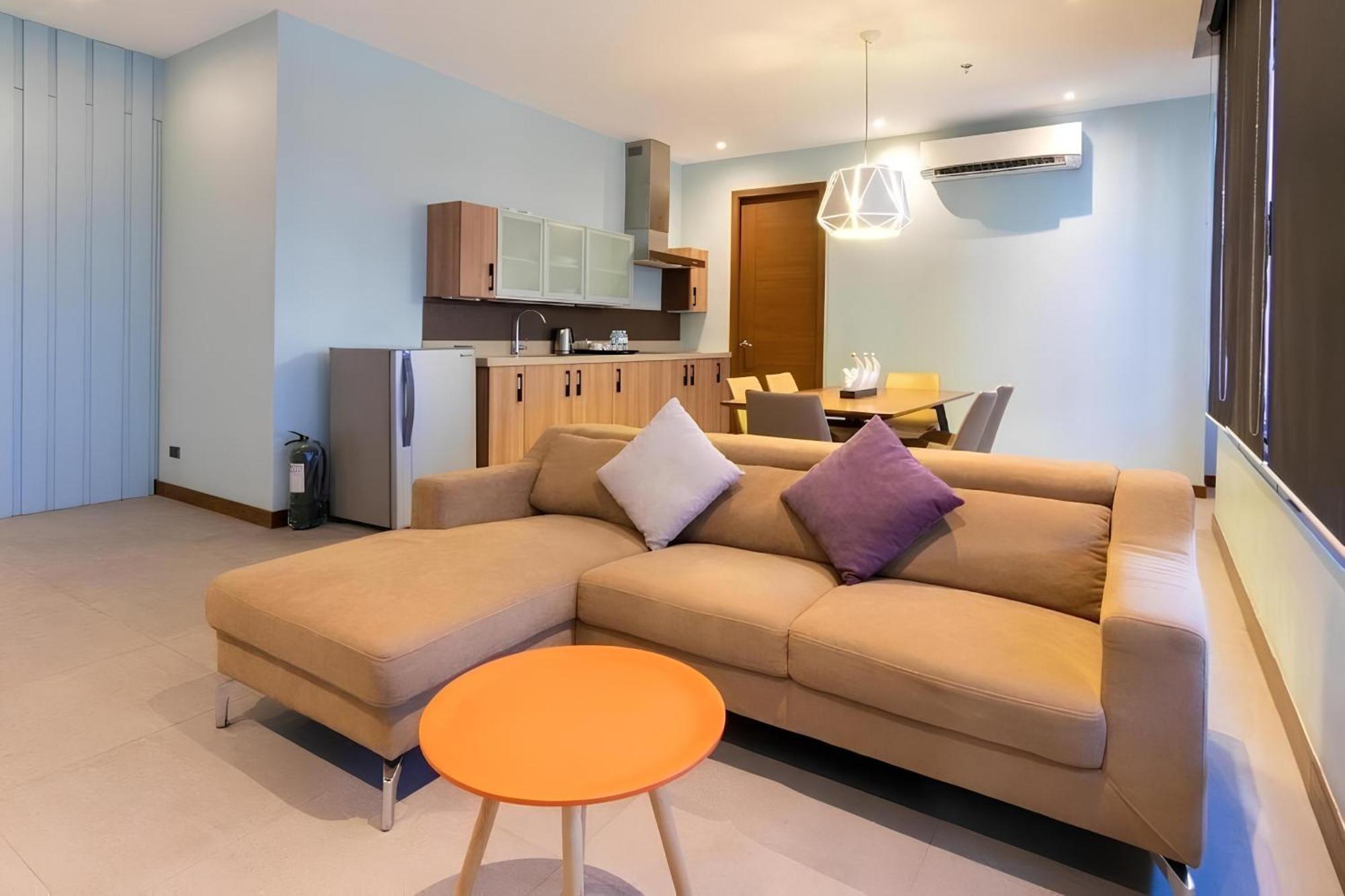 Solace Hotel Makati City Exterior photo
