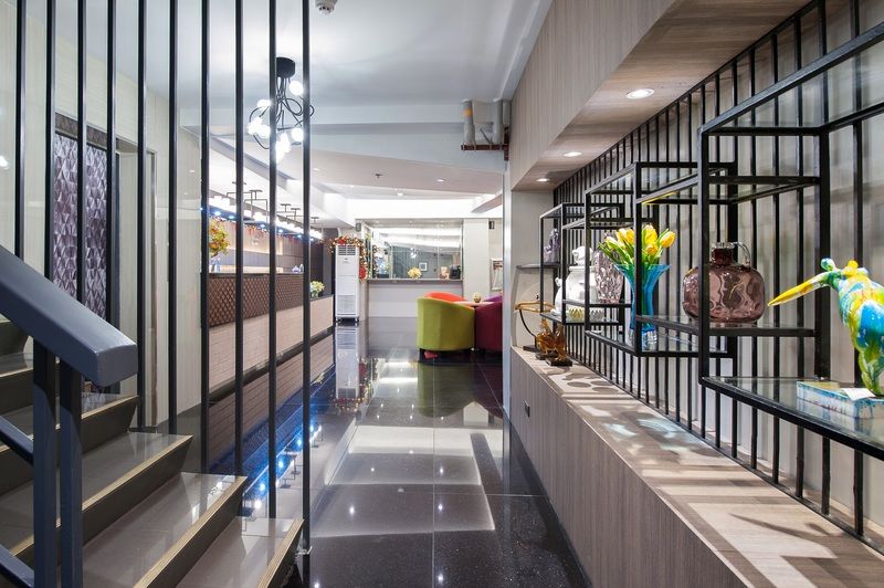 Solace Hotel Makati City Exterior photo