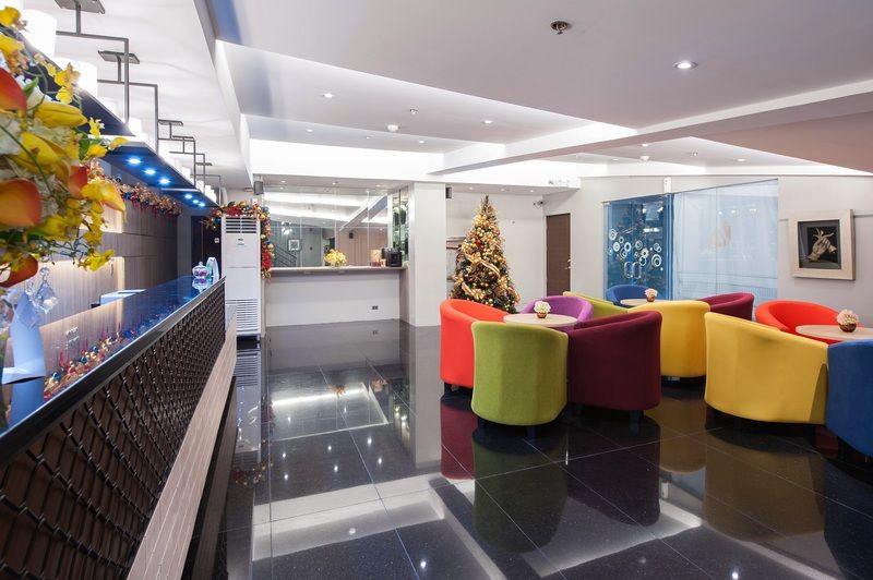 Solace Hotel Makati City Exterior photo