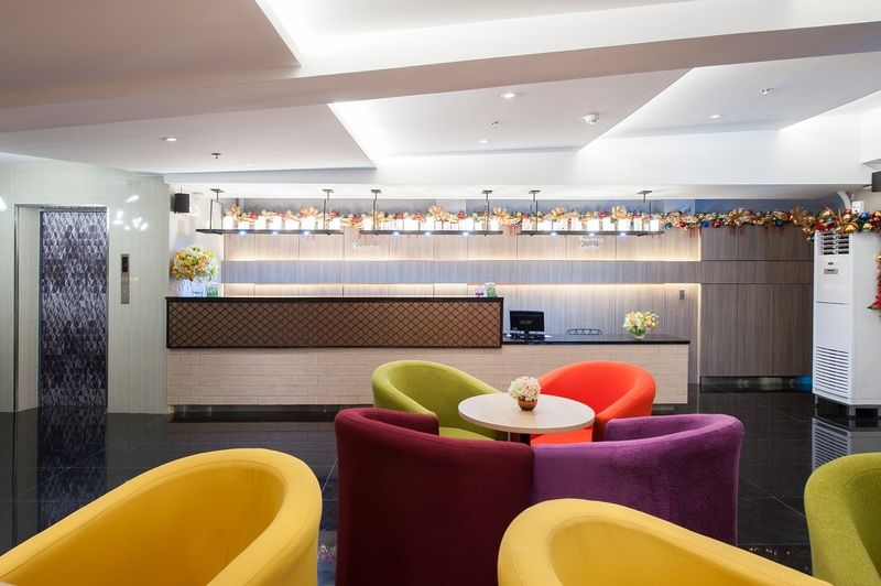 Solace Hotel Makati City Exterior photo