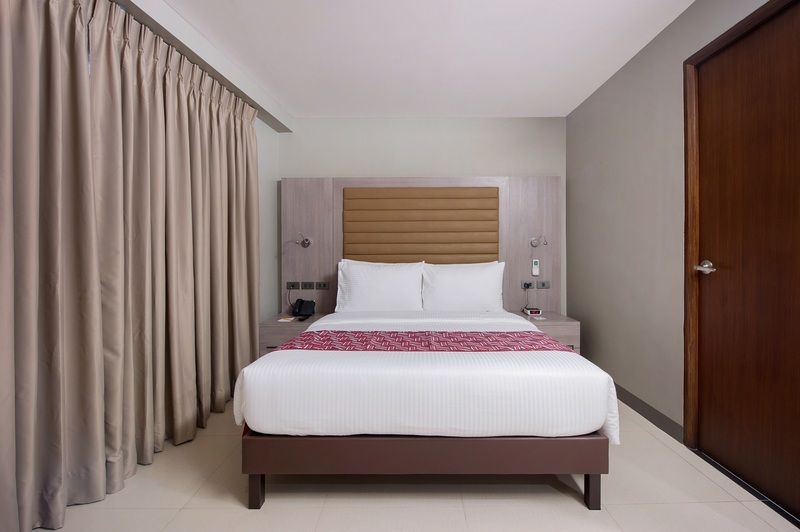 Solace Hotel Makati City Exterior photo