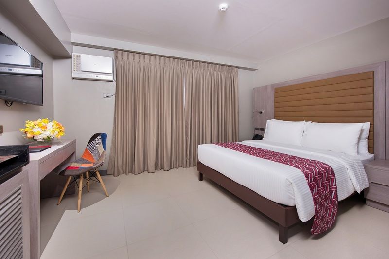 Solace Hotel Makati City Exterior photo