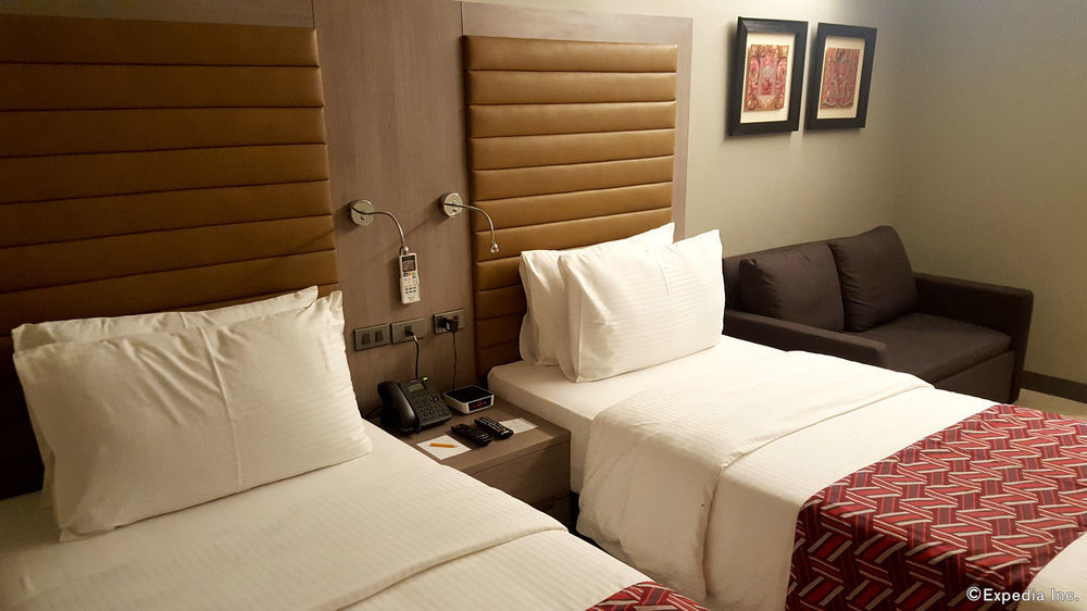 Solace Hotel Makati City Exterior photo