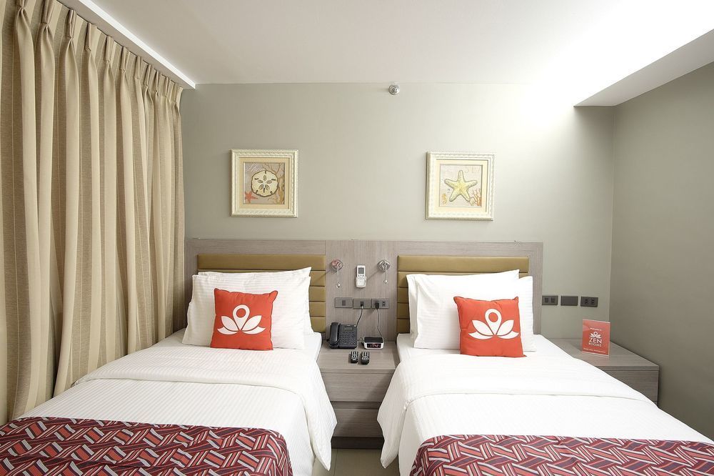 Solace Hotel Makati City Exterior photo