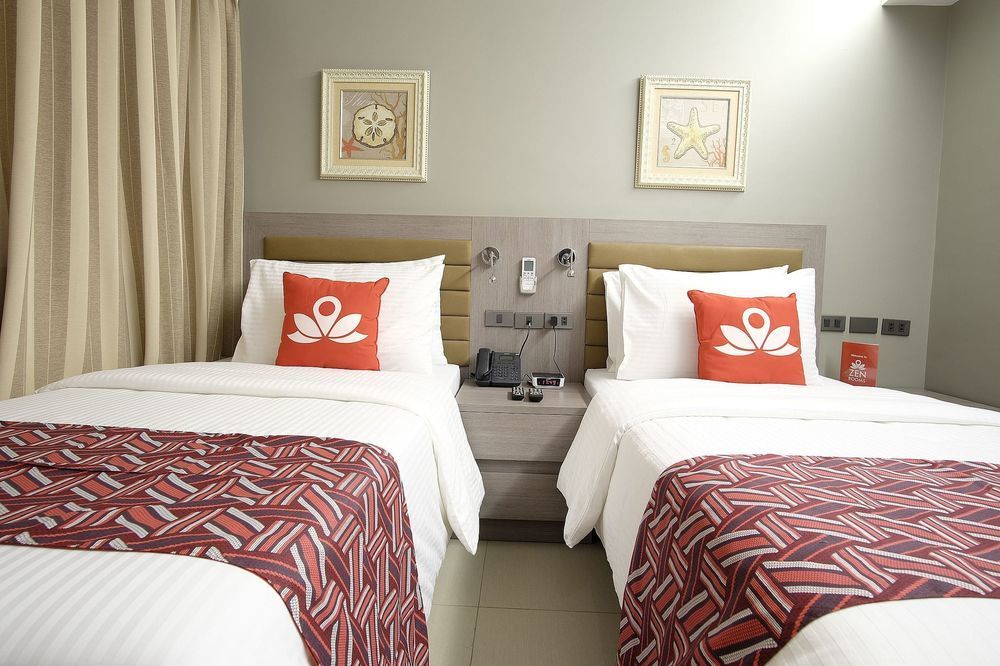 Solace Hotel Makati City Exterior photo