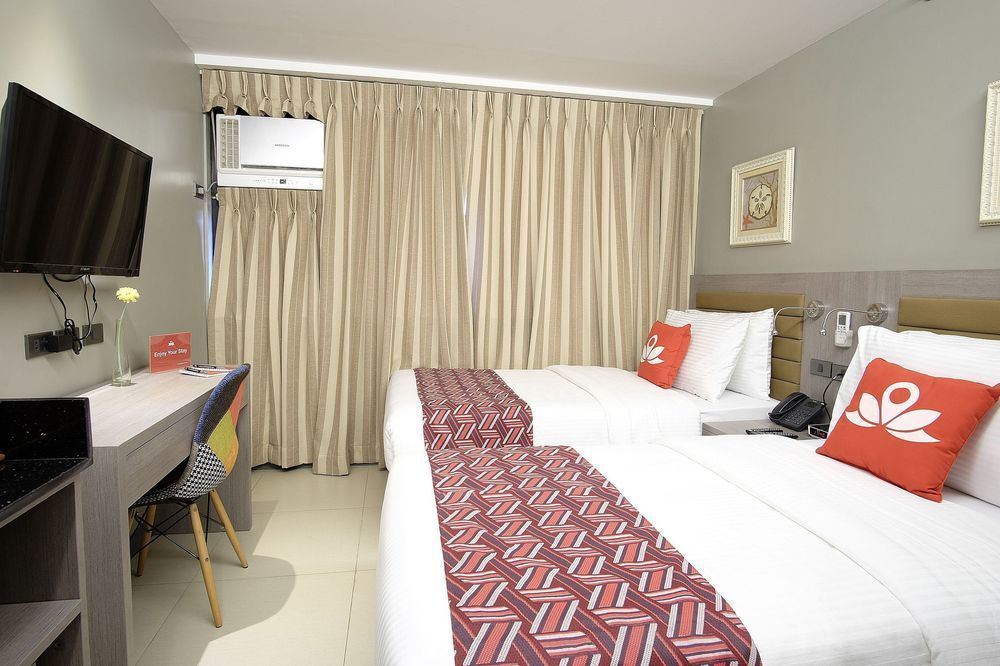 Solace Hotel Makati City Exterior photo