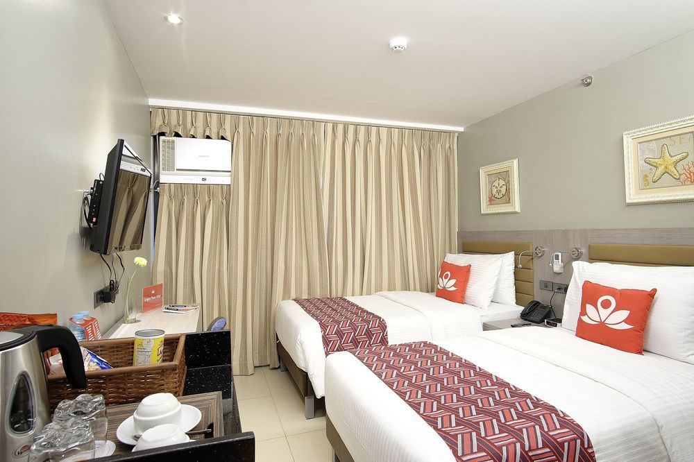 Solace Hotel Makati City Exterior photo