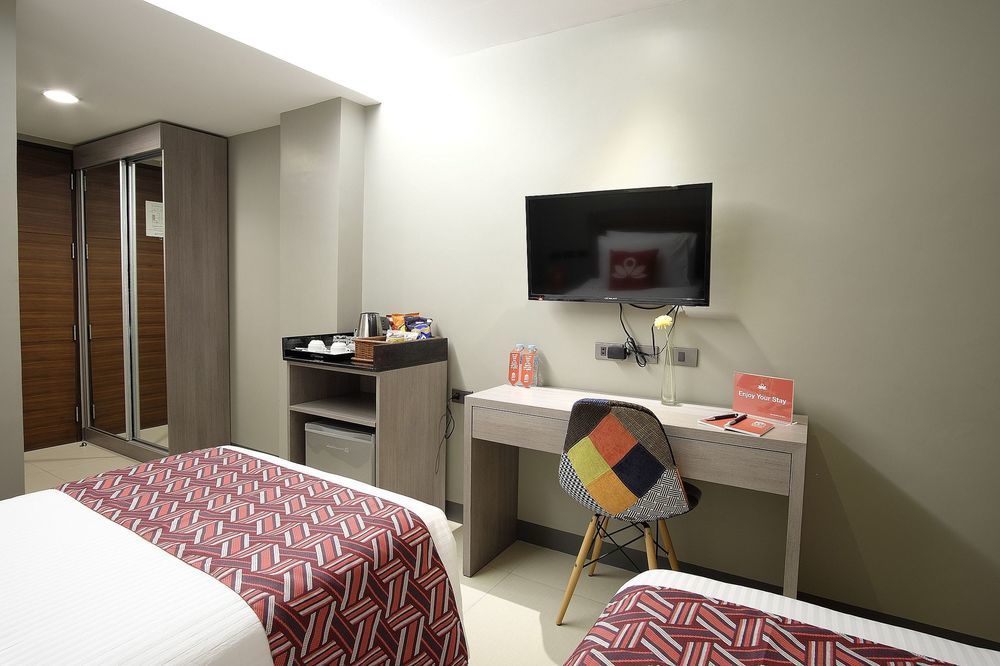 Solace Hotel Makati City Exterior photo