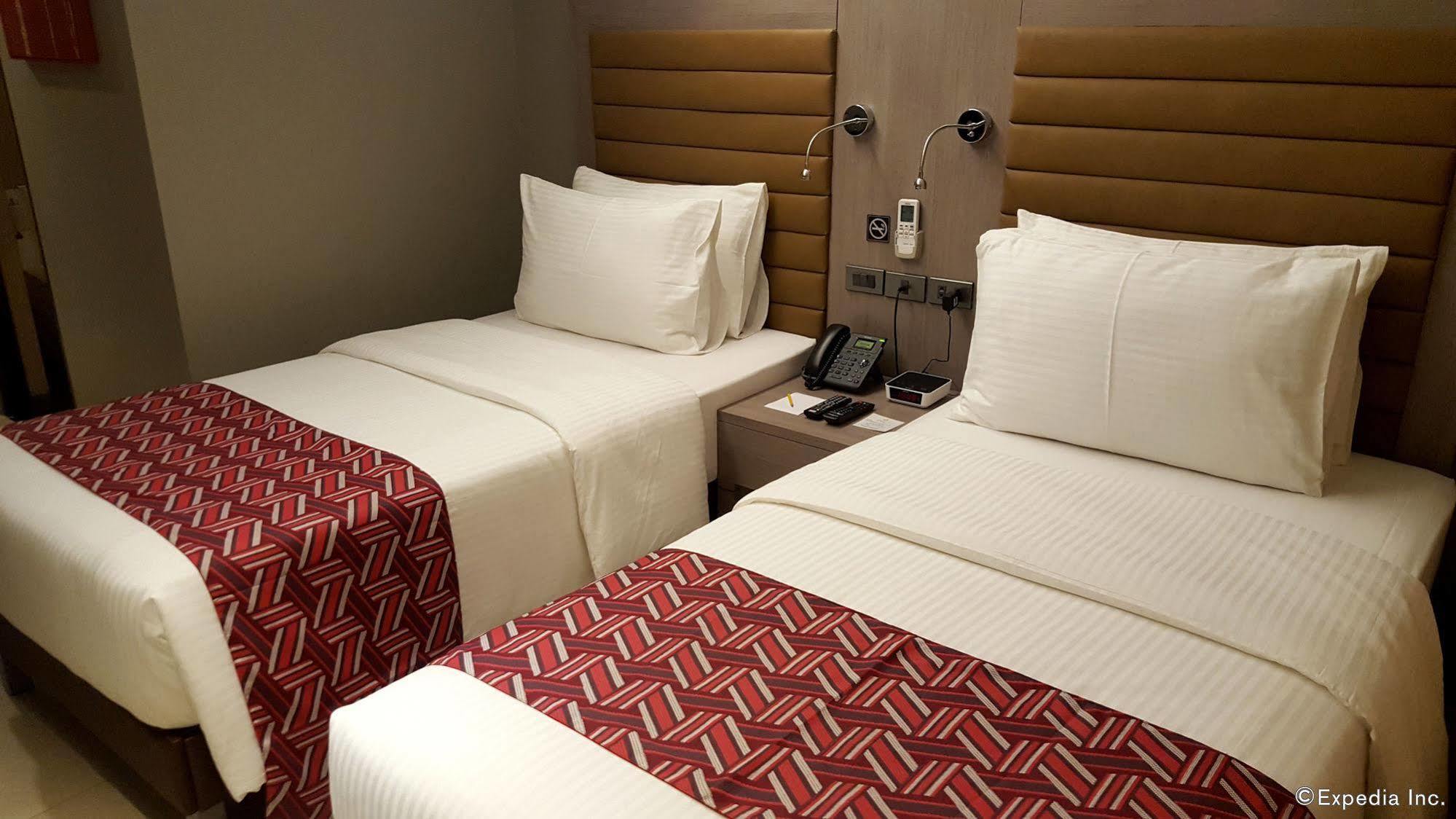 Solace Hotel Makati City Exterior photo