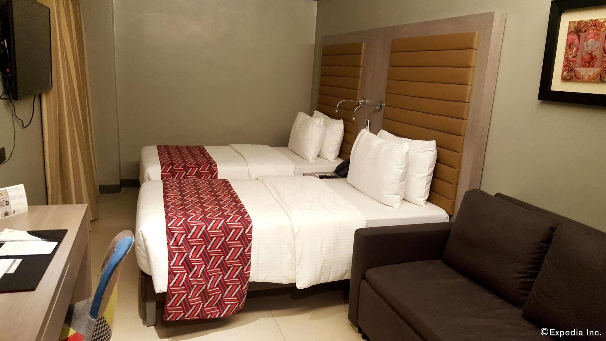 Solace Hotel Makati City Exterior photo