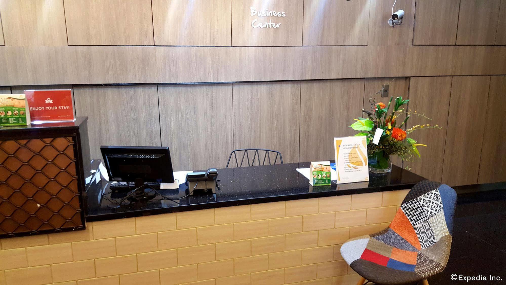 Solace Hotel Makati City Exterior photo