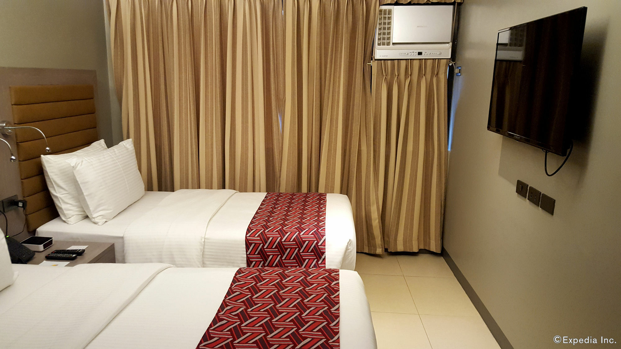 Solace Hotel Makati City Exterior photo